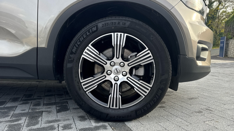 Volvo Xc40 2.0 B4P Inscription 5dr AWD Auto Petrol Estate